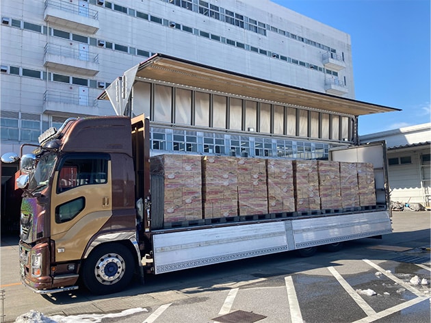 出荷の様子（米原工場）